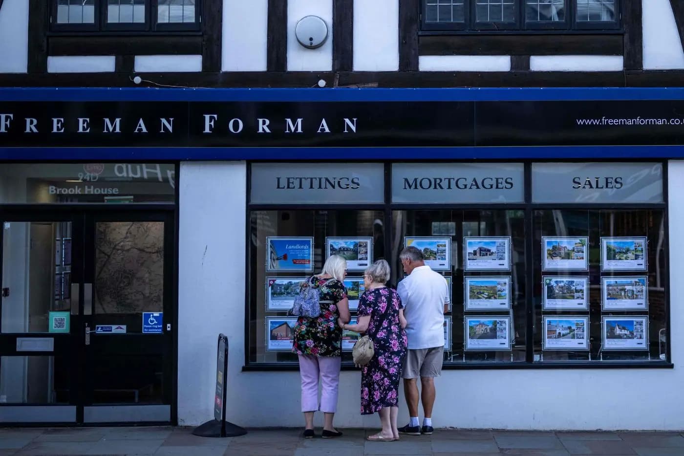 UK property asking prices rise for first time since May
